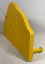 Charger l'image dans la galerie, Patère murale Disney Pinocchio en bois peint – Schmid vintage