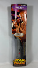 Charger l'image dans la galerie, Star Wars – Sabre laser électronique Mace Windu
Revenge of the Sith (Hasbro, 2005) – Neuf scellé
