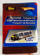 Charger l'image dans la galerie, Batman Batmobile Transporter – Hot Wheels (DC Comics)