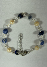 Charger l'image dans la galerie, Bracelet artisanal bleu et ivoire – pierres décoratives
