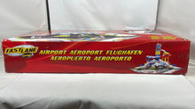 Charger l'image dans la galerie, Fast Lane Garage – Aéroport / Airport Playset avec véhicules