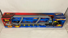 Charger l'image dans la galerie, Batman Batmobile Transporter – Hot Wheels (DC Comics)