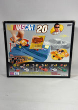 Charger l'image dans la galerie, Mega Bloks – NASCAR Track Talkers #20 (Tony Stewart, électronique)