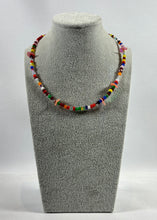 Charger l'image dans la galerie, Collier artisanal à perles multicolores