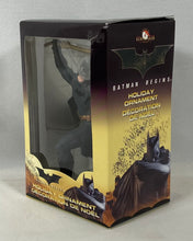 Charger l'image dans la galerie, DC Comics – Batman Begins Holiday Ornament Décoration de Noël