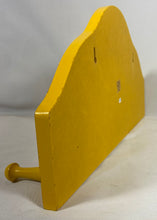 Charger l'image dans la galerie, Patère murale Disney Pinocchio en bois peint – Schmid vintage