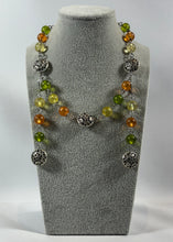 Charger l'image dans la galerie, Ensemble bijoux décoratifs – Collier, boucles et bracelet assortis aux perles translucides
