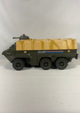 Charger l'image dans la galerie, G.I. Joe – Véhicule APC 1983 (Vintage – Hasbro)⠀⠀⠀⠀⠀⠀⠀⠀⠀⠀⠀⠀⠀⠀⠀⠀⠀⠀⠀⠀