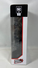 Charger l'image dans la galerie, Batman – Figurine DC Direct Page Punchers avec comic Black Adam