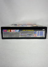 Charger l'image dans la galerie, Mega Bloks – NASCAR Track Talkers #24 (Jeff Gordon, électronique)