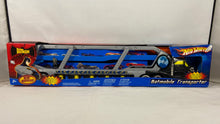 Charger l'image dans la galerie, Batman Batmobile Transporter – Hot Wheels (DC Comics)