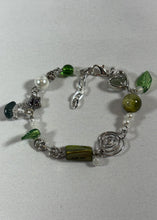 Charger l'image dans la galerie, Bracelet artisanal vert et perles – Création unique