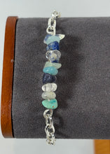 Charger l'image dans la galerie, Bracelet artisanal bleu et vert – pierres décoratives