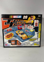 Charger l'image dans la galerie, Mega Bloks – NASCAR Track Talkers #20 (Tony Stewart, électronique)