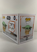 Charger l'image dans la galerie, Star Wars – Grogu With Butterfly (#468) – EB Exclusive⠀⠀
⠀⠀