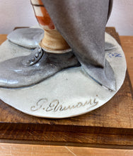 Charger l'image dans la galerie, Clown en porcelaine G. Armani sur socle en bois – style vintage⠀⠀⠀⠀⠀⠀⠀⠀⠀⠀