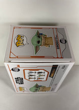 Charger l'image dans la galerie, Star Wars – Grogu With Butterfly (#468) – EB Exclusive⠀⠀
⠀⠀