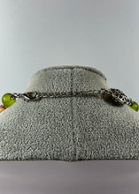 Charger l'image dans la galerie, Ensemble bijoux décoratifs – Collier, boucles et bracelet assortis aux perles translucides