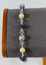 Charger l'image dans la galerie, Bracelet artisanal bleu et ivoire – pierres décoratives