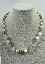 Charger l'image dans la galerie, Collier artisanal perles crème & cristaux – Style doré vintage⠀⠀⠀⠀⠀