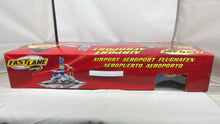 Charger l'image dans la galerie, Fast Lane Garage – Aéroport / Airport Playset avec véhicules