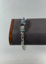 Charger l'image dans la galerie, Bracelet artisanal bleu et vert – pierres décoratives