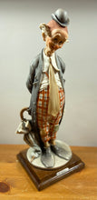 Charger l'image dans la galerie, Clown en porcelaine G. Armani sur socle en bois – style vintage⠀⠀⠀⠀⠀⠀⠀⠀⠀⠀