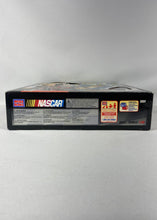 Charger l'image dans la galerie, Mega Bloks – NASCAR Track Talkers #20 (Tony Stewart, électronique)