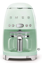 Charger l'image dans la galerie, Smeg Machine à café à filtre esthétique style rétro des années 50, 10 tasses, vert pastel