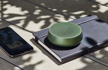 Charger l'image dans la galerie, Lexon Mino L Enceinte Bluetooth Jumelable Rechargeable Mains Libres USB-C Aluminium/Vert Foncé 5 W