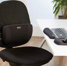 Charger l'image dans la galerie, Tapis de souris/repose-poignet Fellowes PlushTouch avec technologie FoamFusion - Noir