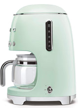 Charger l'image dans la galerie, Smeg Machine à café à filtre esthétique style rétro des années 50, 10 tasses, vert pastel