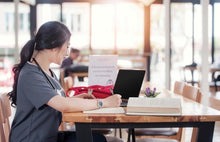 Charger l'image dans la galerie, Fellowes - Filtres de confidentialité opaques PrivaScreen, 15 po larg. (4800101)