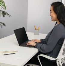 Charger l'image dans la galerie, Fellowes - Filtres de confidentialité opaques PrivaScreen, 15 po larg. (4800101)