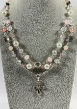 Charger l'image dans la galerie, Collier décoratif argenté à maillons doubles et pendentif ajouré
