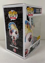 Charger l'image dans la galerie, DC Super Heroes – Harley Quinn #233 – Hot Topic Exclusive
