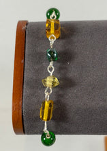 Charger l'image dans la galerie, Bracelet artisanal perles jaune et vert – chaîne argentée

