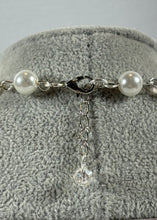 Charger l'image dans la galerie, Collier artisanal double rang – Ange argenté &amp; perles pastel
