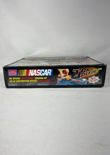 Charger l'image dans la galerie, Mega Bloks – NASCAR Track Talkers #20 (Tony Stewart, électronique)
