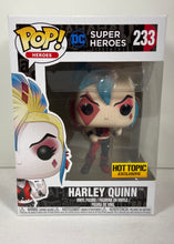 Charger l'image dans la galerie, DC Super Heroes – Harley Quinn #233 – Hot Topic Exclusive
