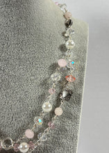 Charger l'image dans la galerie, Collier décoratif argenté à maillons doubles et pendentif ajouré
