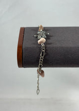 Charger l'image dans la galerie, Bracelet artisanal pierre rose – Fleur argentée
