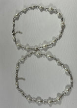 Charger l'image dans la galerie, Ensemble de deux colliers assortis – Perles blanches argentées
