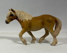 Charger l'image dans la galerie, Schleich – Figurine cheval alezan crinière claire (2005)
