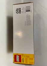 Charger l'image dans la galerie, LEGO Brand Store – 40574 (541 pièces)⠀⠀⠀⠀⠀⠀⠀⠀⠀⠀⠀⠀⠀⠀⠀⠀⠀⠀⠀⠀
