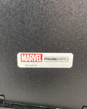 Charger l'image dans la galerie, Marvel – Cadre Avengers Iron Man officiel
