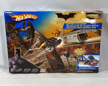 Charger l'image dans la galerie, Hot Wheels – Batman Begins – Gotham City Chase – Circuit de course (Mattel)
