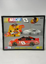 Charger l'image dans la galerie, Mega Bloks – NASCAR Dale Earnhardt Jr. #8 (Set 9925, 96 pièces)⠀⠀⠀⠀⠀⠀⠀⠀
