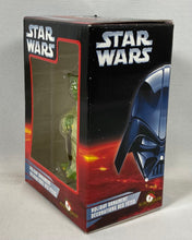 Charger l'image dans la galerie, Star Wars – Yoda Holiday Ornament Kurt S. Adler Décoration de Noël
