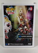 Charger l'image dans la galerie, DC Super Heroes – Harley Quinn #233 – Hot Topic Exclusive
